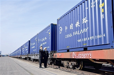 ayx官网_东体:艾克森最喜欢9号 通过网上消息才知道穿11号(图1) 爱游戏(ayx)中国官方网站