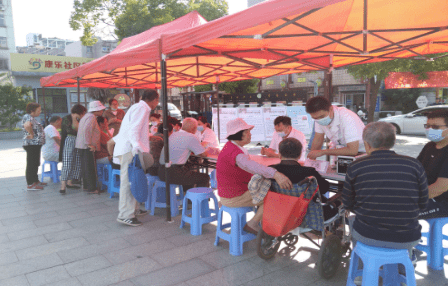 康健一走访社区 零距离为人民服务！“ayx官网”(图4)