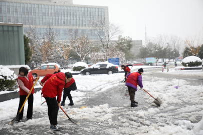「战时政治建警•复工复产」云溪:汪家岭派出所民警进社区开展居民身份证指纹信息采集工作-爱游戏(ayx)中国官方网站(图2) 爱游戏(ayx)中国官方网站