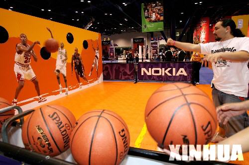 梅城镇:一双手绘鞋,一段战“疫”情|ayx官网(图1) 爱游戏(ayx)中国官方网站