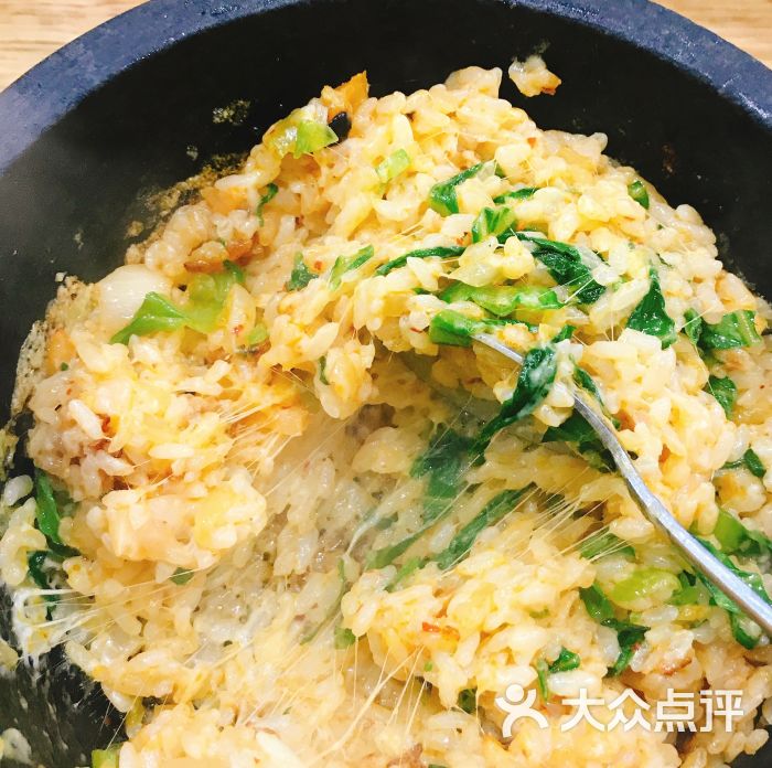 ayx官方网站_社区邻里庆元宵 老少同乐猜灯谜(图1) 爱游戏(ayx)中国官方网站