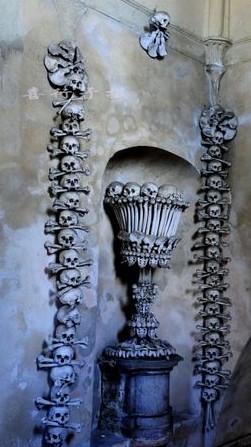 【爱游戏(ayx)中国官方网站】官员何来“公车接送理发师”的底气?_时事政治_中公教育网(图2) 爱游戏(ayx)中国官方网站