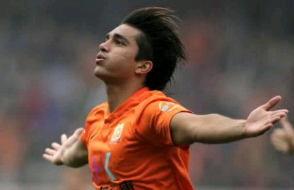 爱游戏(ayx)中国官方网站|武汉村支书住宅凌晨疑发生爆炸 村民称或为恐吓(图)(图2) 爱游戏(ayx)中国官方网站