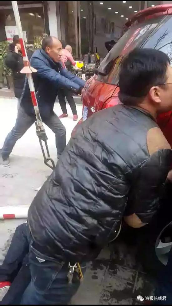 ayx官方网站|“官员喝河水”是治理污染的自信_时事政治_中公教育网(图1) 爱游戏(ayx)中国官方网站