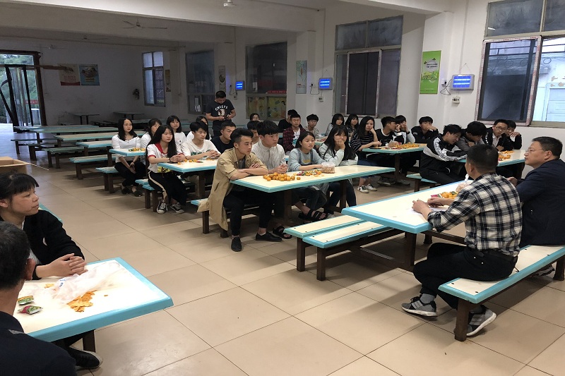 “ayx官方网站”
影史上最经典的10部科幻片 没看过都不敢称自己是科幻迷(图3) 爱游戏(ayx)中国官方网站