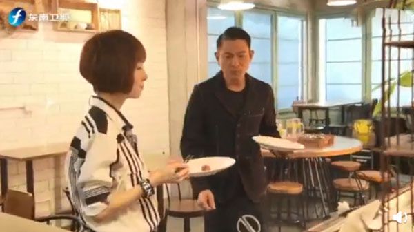 “必须同党中央保持政治上的一致”_时事政治_中公教育网-ayx官方网站(图3) 爱游戏(ayx)中国官方网站